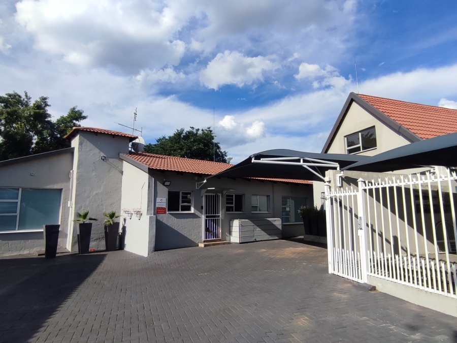 4 Bedroom Property for Sale in Langenhovenpark Free State